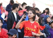 米兰体育网页-卡尔蒂斯主场氛围火爆，球迷热情助阵的简单介绍