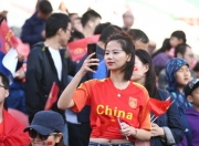 米兰体育网页-卡尔蒂斯主场氛围火爆，球迷热情助阵的简单介绍