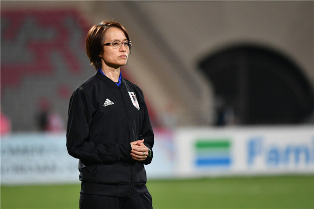 赛场厮杀：女足球员智慧斗智斗勇