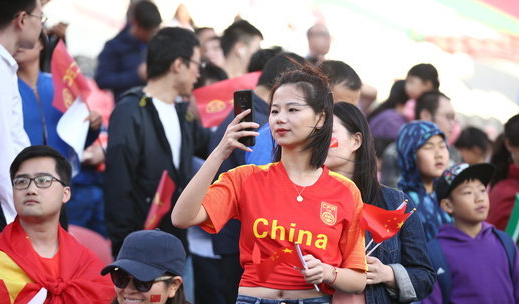 卡尔蒂斯主场氛围火爆，球迷热情助阵的简单介绍
