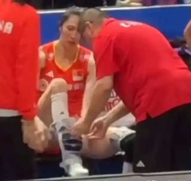 中国女排两环节输世界第一吴梦洁伤停奇兵叫板埃格努