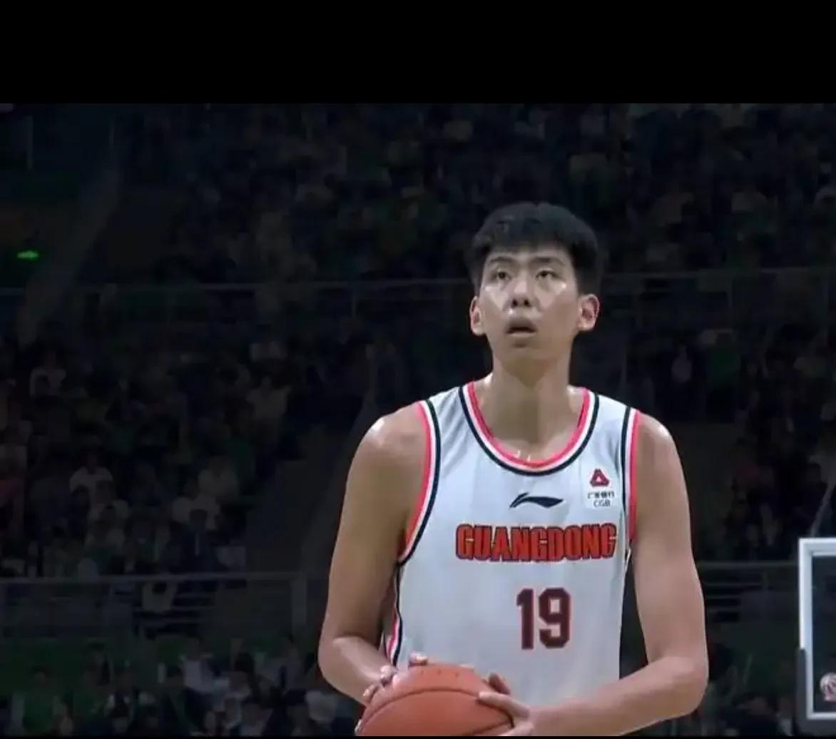 关于广东男篮某些球迷开始切割，杜锋是新疆人，曲绍斌是辽宁人！的信息