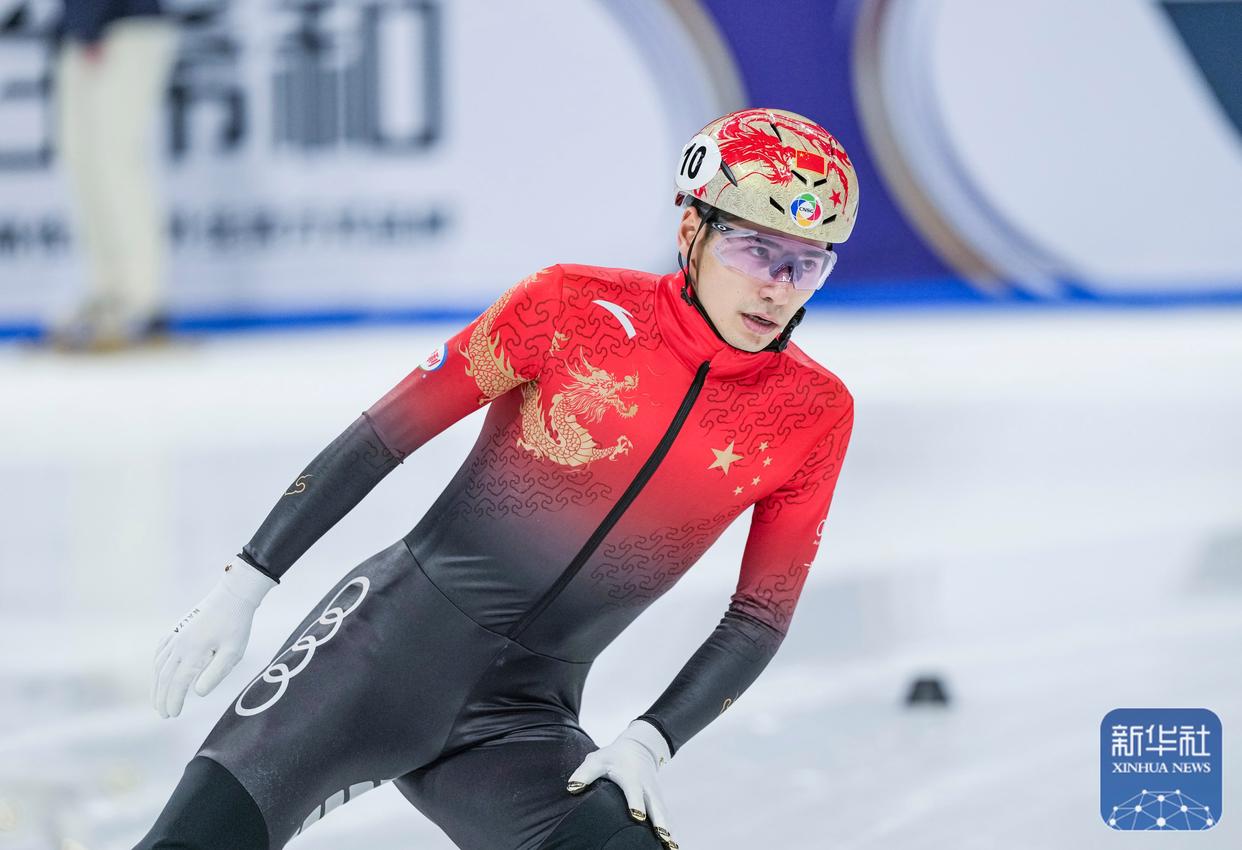 奥地利越野滑雪选手勇夺金牌